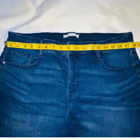 Nine West Denim Cutoff Shorts - Women's Size 14 - Frayed Hem & lots‎ of Stretch - Picture 4 of 8